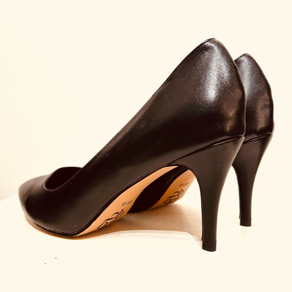 Sleek Black Leather Heels - Picture 2 of 8
